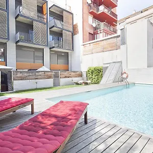 Apartment My Space Pool Garden, Barcelona